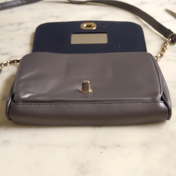 Woman's Crossbody bag with three layers, pockets and mirror. - Picture 5 of 7